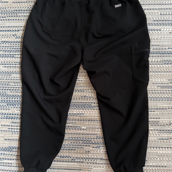 Figs Technical Collection Black Scrub Set XL P Bottoms and XL top - Picture 4 of 7